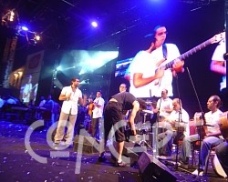 {short description of image}